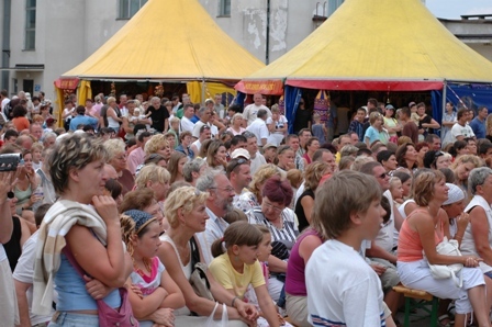 captive audience: 