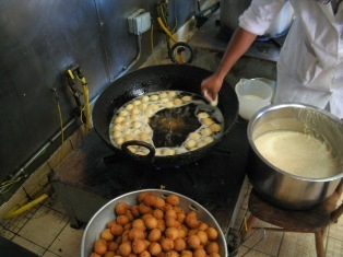 cooking doughnuts: 