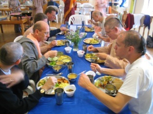 guests for lunch: 